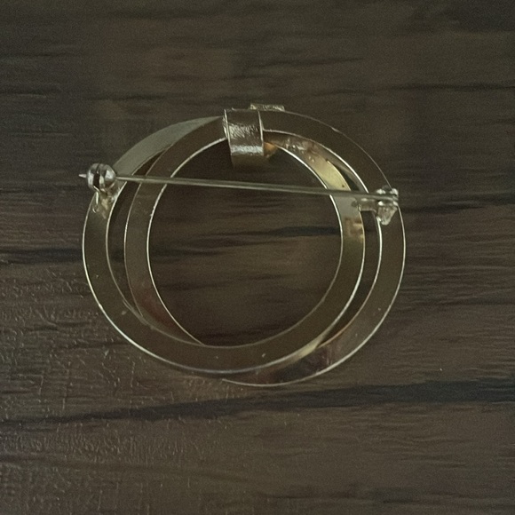 Circular Brooch - Picture 2 of 2